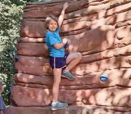 sogar klettern kann man im Saurierpark
