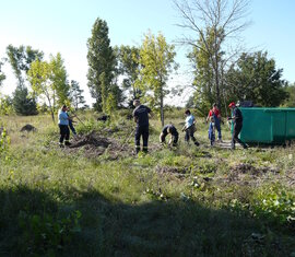 Auch Reste vergangener Pflegeaktionen konnten durch die freundliche Unterstützung des Biomassehofes Wonneberger in einem großen Container umgelagert werden.