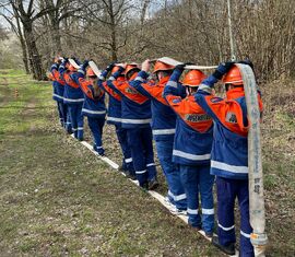 Beim Laufen in einem Schlauch ist Teamarbeit gefragt