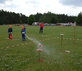 Wettbewerber 5 und 6 an der Kübelspritze