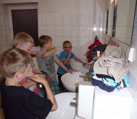 Zähneputzen macht gemeinsam doppelt soviel Spass.