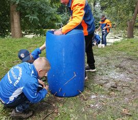 Ein Wasserfass mit Löchern zu füllen ist gar nicht so einfach