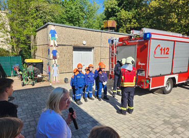 Der Gruppenführer erteilt den Einsatzbefehl.