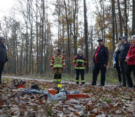 Die Mitarbeiter der Forst Brandenburg stellten alltägliche Arbeitsmittel eines Waldarbeiters vor.