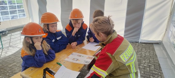 Wissensfragen waren ein Bestandteil der Abnahme der Kinder- und Jugendflamme im Amt Peitz