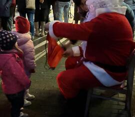 Der Weihnachtsmann hatte ein Sack voll Geschenke zu verteilen.