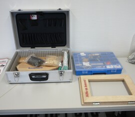 Der Experimentekoffer 2 für die Brandschutz&shy;erziehung. Durch den Kreis&shy;feuerwehr&shy;verband Spree-Neiße wurden 5 dieser Koffer beschafft.