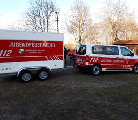 Das neue Mannschaftstransportfahrzeug mit Anhänger in voller pracht.