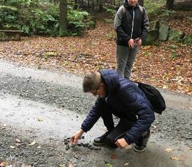 Fährten legen für die Schnipseljagd