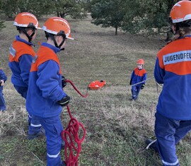 Berufsfeuerwehrtag - Einsatz: Rettung einer Person aus unwegsamem Gelände