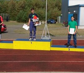 Platz 1 bis 3 100 Meter Hindernisbahn AK Jungen bis 15 Jahre (2. Platz Odin-Rune Struck/Vizelandesmeister)