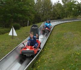 Sichtlich Spass hatten alle während der Rodelfahrten.