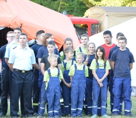 Jugendlagerteilnehmer bei der Eröffnung des Kreisjugendlagers