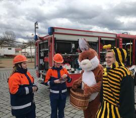 Kleine Geschenke hatte der Osterhaste für die Jugendfeuerwehrmitglieder dabei