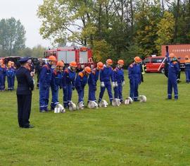 Jugendfeuerwehr Drebkau am Start zur Schnelligkeitsübung.