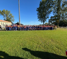 Gemeinsames Gruppenbild aller Teilnehmer bei der Abnahme der Kinder- und Jugendflamme im Amt Peitz