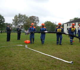 Die Saugleitung wird zu Wasser gebracht