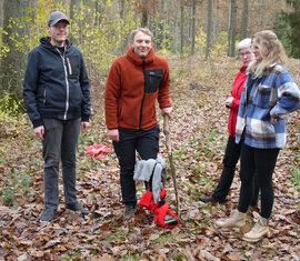 Die provisorische Schienung eine Fußgelenkes zur Anschauung