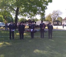 Im Rahmen des Bügermeisterpokales der Gemeinde Neuhausen/Spree in Sergen wurde Tobias Laurisch aus dem Vorstand der Kreis&shy;jugend&shy;feuerwehr Spree-Neiße verabschiedet. Tobias Laurisch war Fachbereichsleiter Jugendforum.