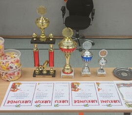 Die Pokale des 7. Hallenfußballturnieres