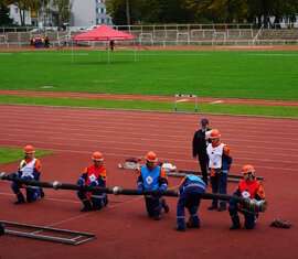 Aufbau der Saugleitung für die Wasserentnahme offenes Gewässer bei der Disziplin "FwDV 3" bei der Abnahme der Leistungsspange