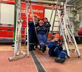 Test der Feuerwehrschaukel im Gerätehaus Mitte