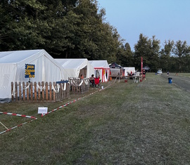 Ein Blick in die kleine Zeltstadt