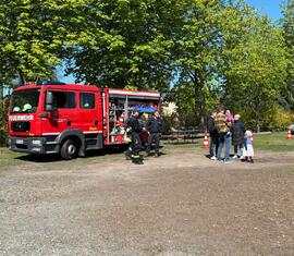 Auf dem Festplatz durften natürlich Feuerwehrfahrzeuge nicht fehlen.