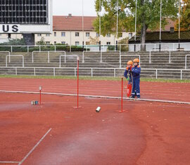 Zielbehälter spritzen als Ersatz für das Feuer bei den Pokaldisziplinen 5 x 80 Meter Feuerwehrstafette