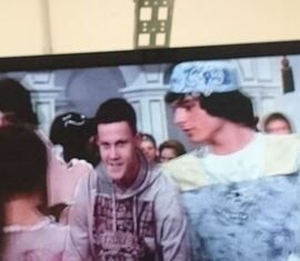 William wird vom Prinzen angehimmelt.