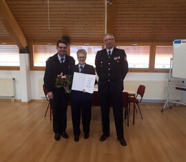 Vorsitzender des Kreis&shy;feuerwehr&shy;verbandes Spree-Neiße e.V. Robert Buder, neue Fachbereichsleiterin Kinder in der Feuerwehr Antje Raschick und amt. Kreis&shy;jugend&shy;feuerwehrwart Stefan Kothe v.l.