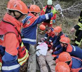 Rettung eines verunfallten Waldarbeiters