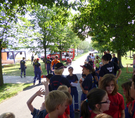 Die Kinder- und Jugendlichen beim Absolvieren der "Kinderflamme" bzw. der "Jugendflamme 1 oder 2".