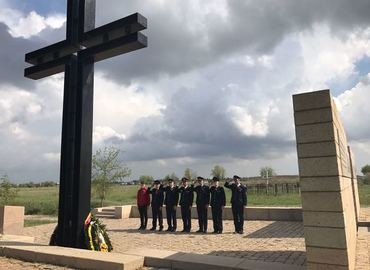 Ehrung der Gefallenen auf dem Soldatenfriedhof Rossoschka