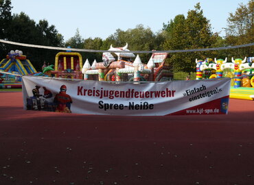 Kindertobetag der Kreis&shy;jugend&shy;feuerwehr Spree-Neiße im Jahr 2020 unter dem Motto Hüpfburgentag