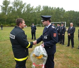 Gratulation des Geburtstagskindes durch den stellv. Kreisjugendwart Robert Buder