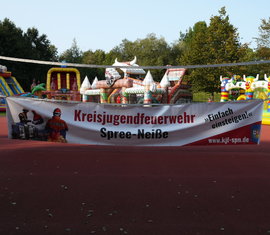 Kindertobetag der Kreis­jugend­feuerwehr Spree-Neiße im Jahr 2020 unter dem Motto Hüpfburgentag