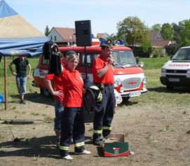 Versteigerung der Fundsachen durch den Vorstand der Kreis­jugend­feuerwehr