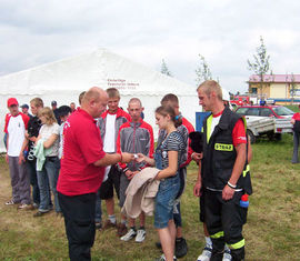 Dazu gratulierte ihnen Stefan Grothe