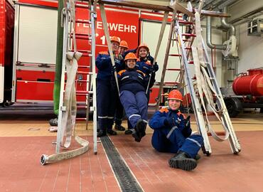 Test der Feuerwehrschaukel im Gerätehaus Mitte