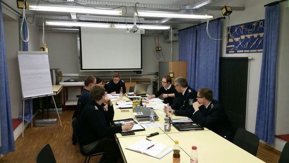 Der Neue Vorstand bei seiner ersten gemeinsamen Sitzung um Ausbildungszentrum für Brand- und Katastrophenschutz des Landkreises Spree-Neiße.
